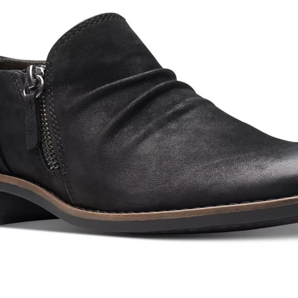 Clarks Collection Women's Camzin Pace Ruched Zip Ankle Booties 8 M - Picture 1 of 4